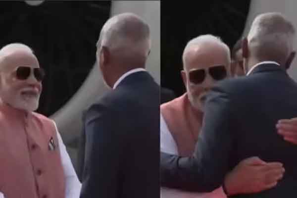मालदीव पहुंचे पीएम मोदी, राष्ट्रपति मुइज्जू ने गले मिलकर किया स्वागत