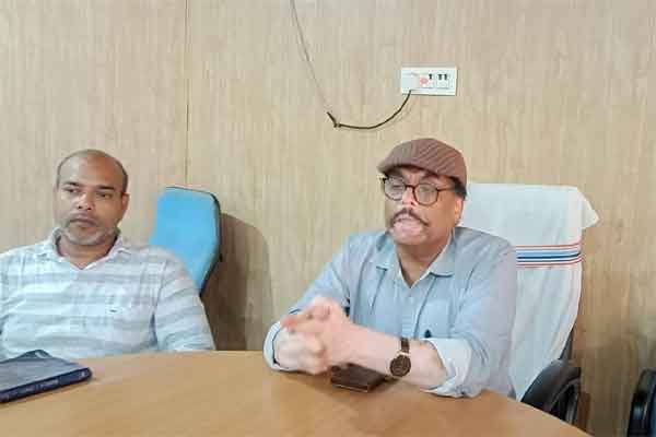 पलामू :   अवैध क्लीनिक व अस्पतालों पर लगाम कसने की कवायद शुरू