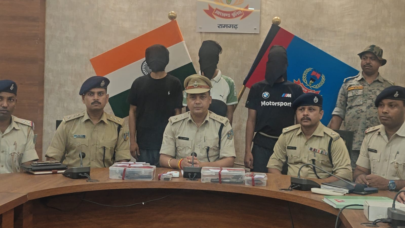 रामगढ़ :  राहुल दुबे गैंग के तीन अपराधी गिरफ्तार, हथियार भी बरामद