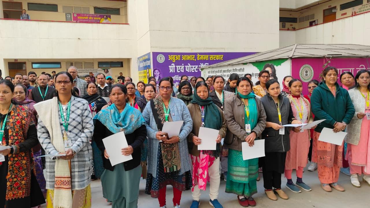 रांची समाहरणालय में सम्मान व उत्साह के साथ मनाई गई संविधान दिवस की प्लेटिनम जुबिली