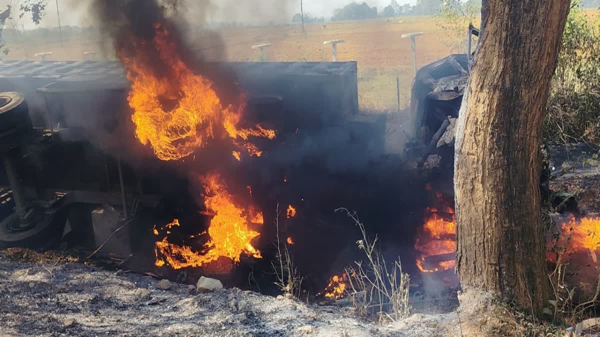 खूंटी :  लौह अयस्क लदे ट्रक में लगी आग, चालक जिंदा जला, उपचालक गंभीर रूप से झुलसा