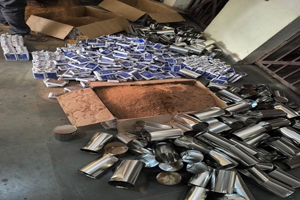 मुजफ्फरपुर : टिन की बोतलों से विदेशी शराब की तस्करी, 1.5 लाख की शराब जब्त