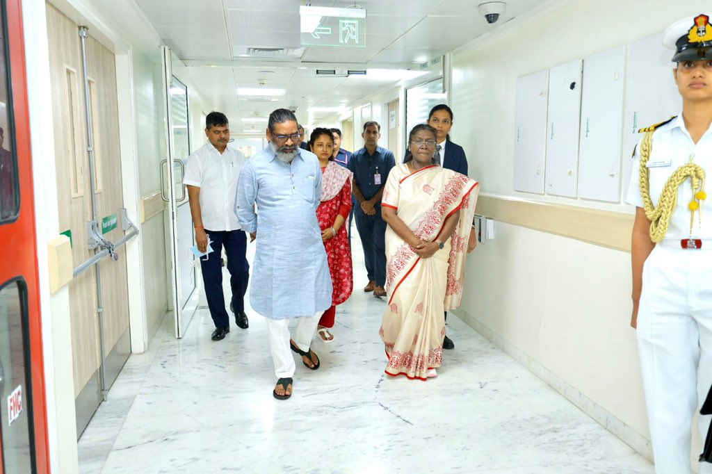 राष्ट्रपति द्रौपदी मुर्मू ने अस्पताल जाकर शिबू सोरेन के स्वास्थ्य की ली जानकारी