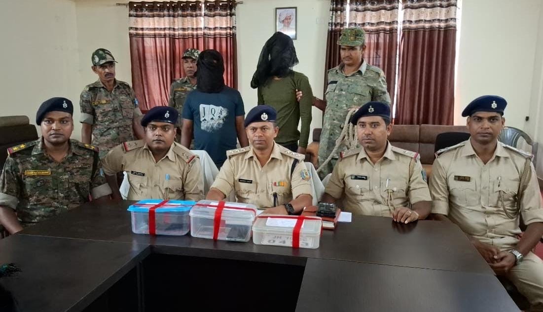 धनबाद :  अंतरराज्यीय गिरोह के दो सदस्य डकैती की योजना बनाते गिरफ्तार, हथियार भी बरामद
