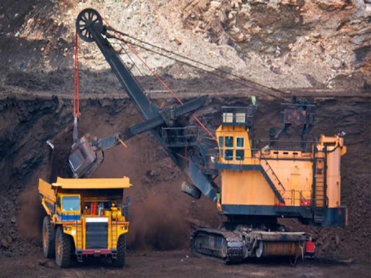 दोगुना रॉयल्टी वसूली के नियम से सरकारी ठेका में अवैध खनिजों का इस्तेमाल बढ़ा