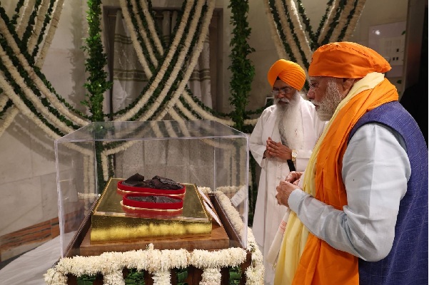पीएम मोदी ने प्रकाश पर्व पर श्री गुरु गोबिंद सिंह जी को श्रद्धांजलि दी, साहस-बलिदान को किया याद
