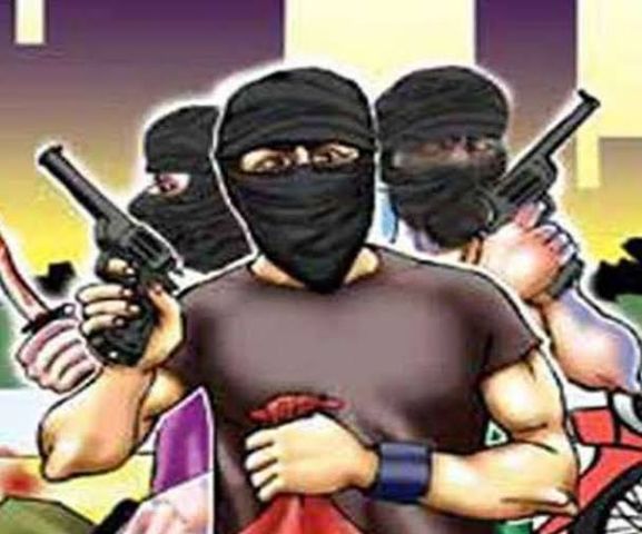 बांका :  सीएसपी संचालक पर जानलेवा हमला, ढाई लाख लूटकर भागे नकाबपोश अपराधी