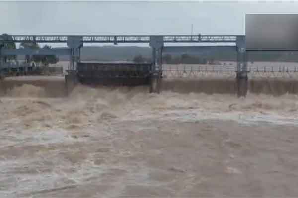 J&K :  भारी बारिश के कारण रावी, चिनाब सहित अन्य नदियां उफान पर, कई इलाकों में नुकसान