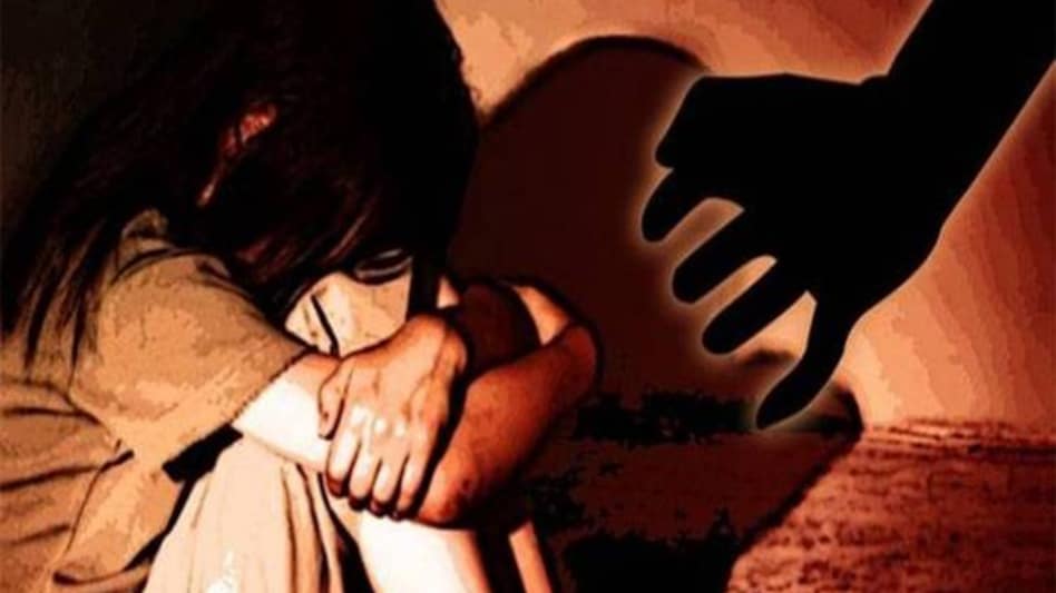पलामू :  पांकी में नाबालिग से दुष्कर्म, ग्रामीणों ने आरोपी को पकड़कर पुलिस को सौंपा