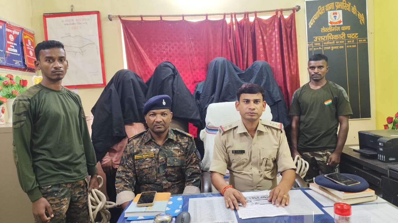 पलामू :  कार में फर्जी नंबर प्लेट लगाकर अफीम-डोडा की तस्करी, चार गिरफ्तार
