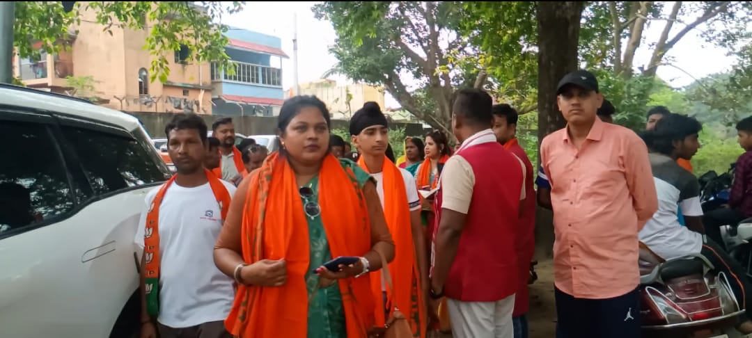 घाटशिला उपचुनाव : भाजपा नेत्री गीता मुर्मू ने संभाली प्रचार की कमान, ईटा-भट्टा में बदला महिला मतदाताओं का मूड