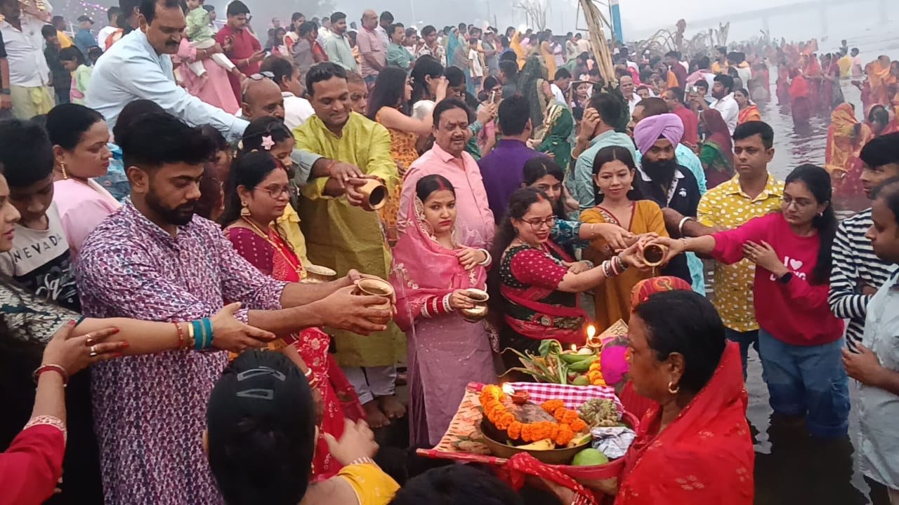 उदीयमान सूर्य को अर्घ्य देने के साथ लोकआस्था का महापर्व छठ संपन्न