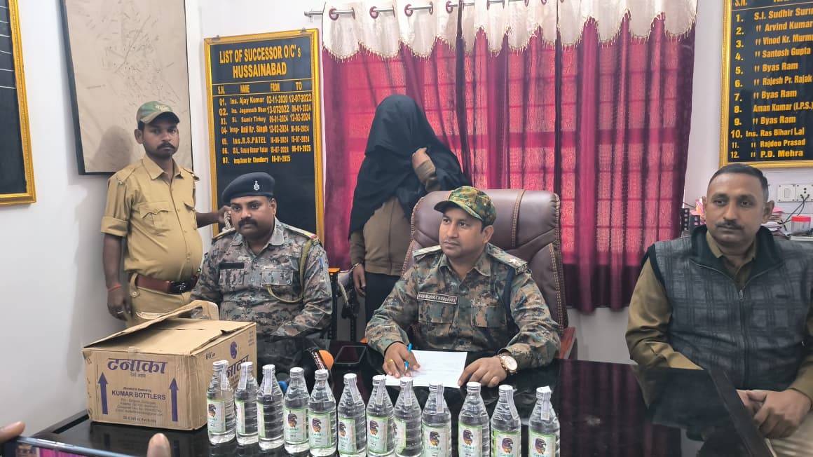 पलामू : हुसैनाबाद में बोलेरो से 28 पेटी देसी शराब बरामद, एक गिरफ्तार