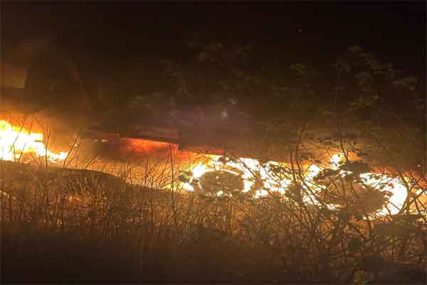 पलामू : हथियारबंद अपराधियों ने जवरा माइंस में खनन कार्य कर रहे दो हाईवा में की आगजनी