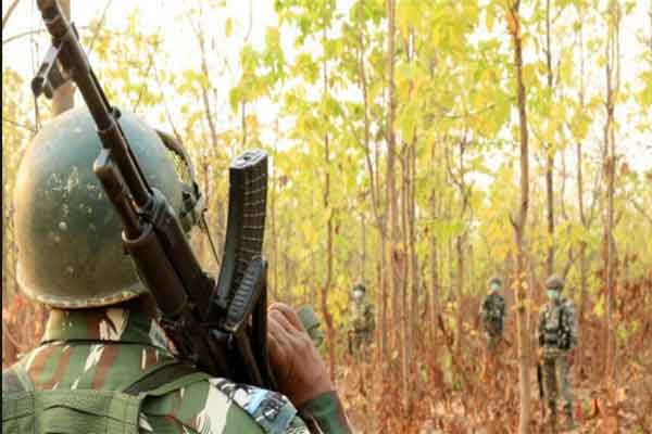 नक्सलियों ने ट्रक सहित विस्फोटक को लूटा, चालक को बंधक बनाकर दिया अंजाम