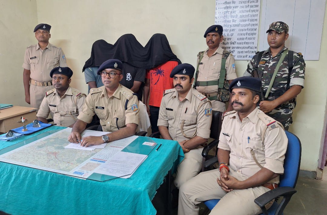 चाईबासा :  पांच साल पुराने हत्याकांड का खुलासा, जमीन से नरकंकाल बरामद, तीन गिरफ्तार