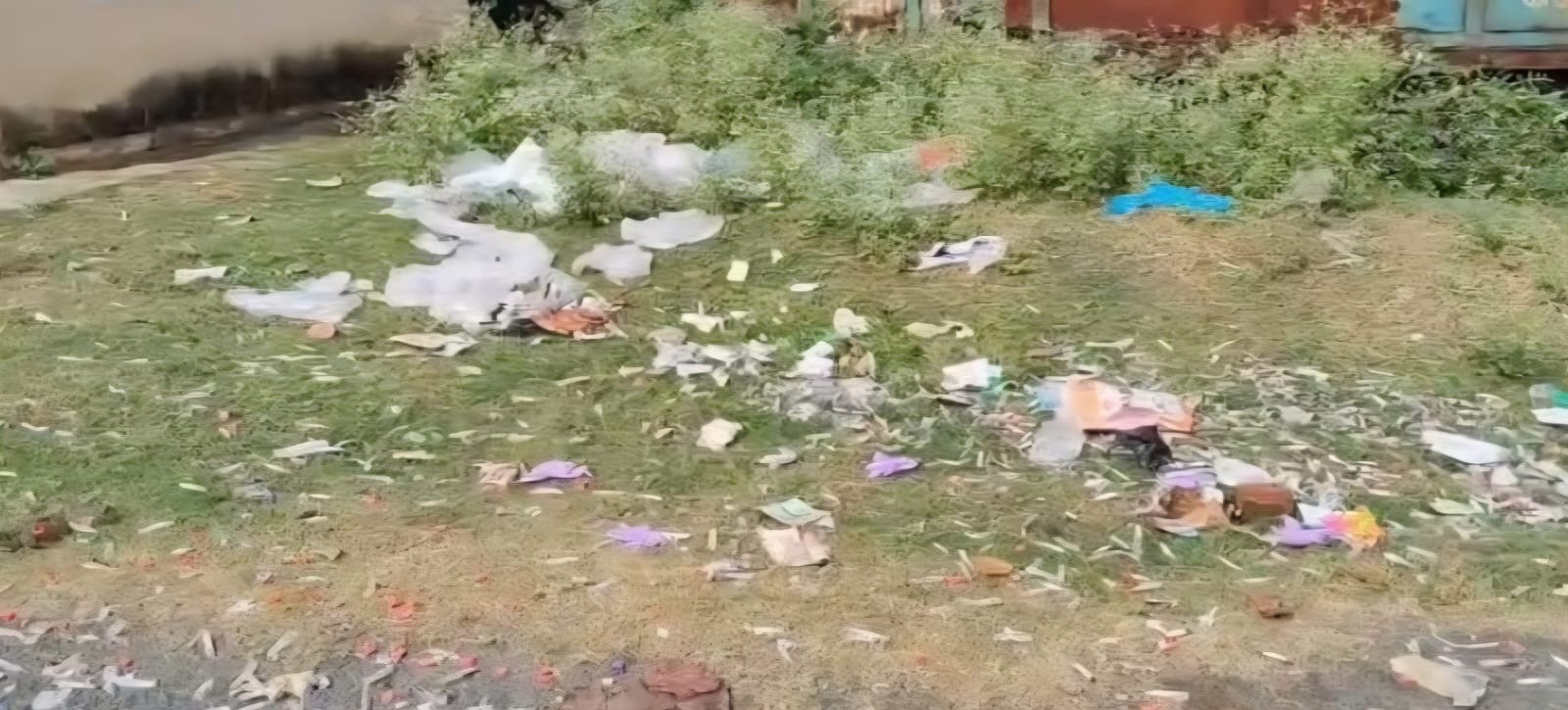 जामताड़ा :  गांधी मैदान में मेडिकल वेस्ट मिलने से हड़कंप, डॉ. इरफान अंसारी बोले-भाजपा की साजिश है...