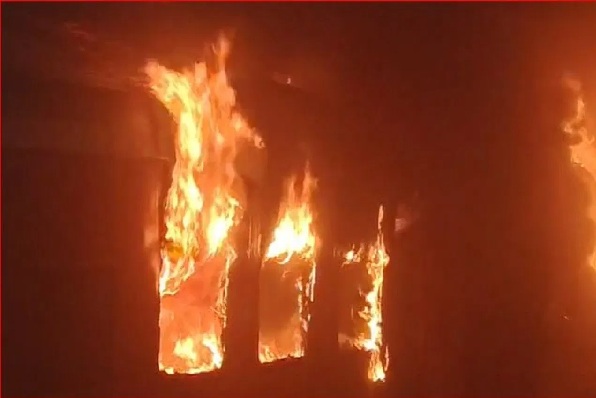 झारखंड से केरल जा रही टाटा–एर्नाकुलम सुपरफास्ट एक्सप्रेस में लगी आग, एक यात्री की मौत, कई झुलसे