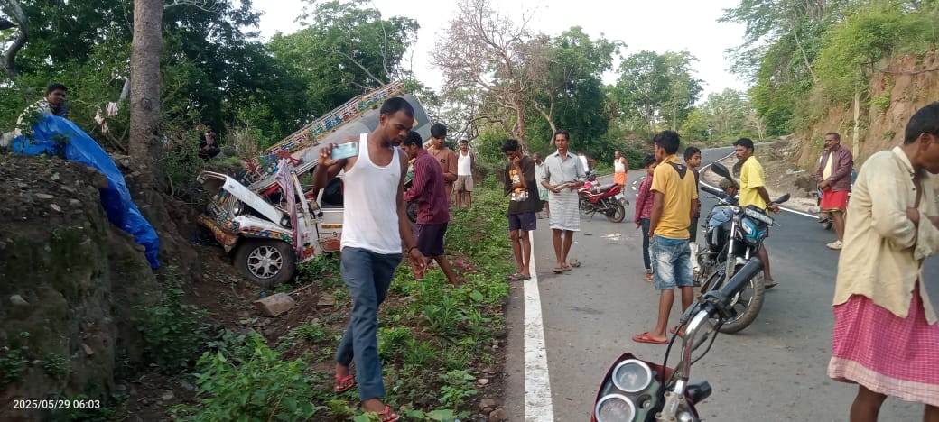 लातेहार :  बारात से लौट रही गाड़ी दुर्घटनाग्रस्त, दो की मौत, 12 से अधिक घायल