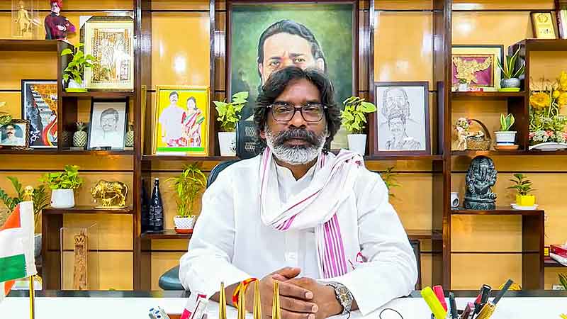 सीएम हेमंत पत्नी संग  केदारनाथ धाम यात्रा के लिए रवाना