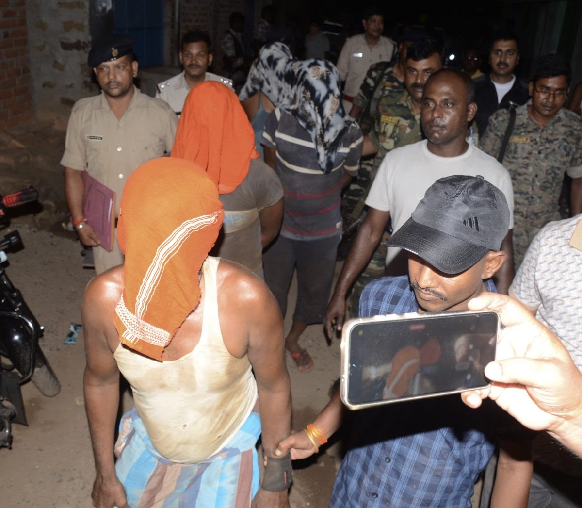 ATS और बंगाल पुलिस की कार्रवाई, धनबाद में गन फैक्ट्री का भंडाफोड़, भारी संख्या में पिस्टल बरामद