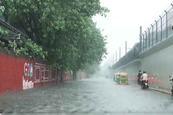 बारिश का कहर : दिल्ली, मुंबई, बिहार समेत कई राज्यों में जलजमाव, मंडी में 3 की मौत, अलर्ट जारी