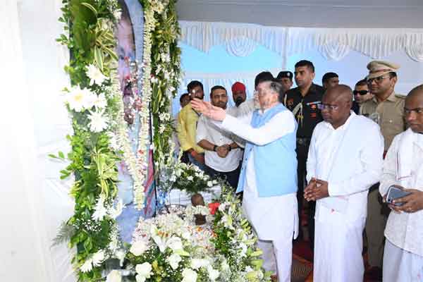 राज्यपाल ने पूर्व शिक्षा मंत्री रामदास सोरेन को दी श्रद्धांजलि