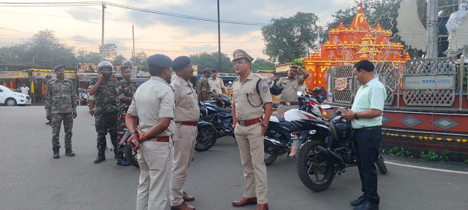 रामगढ़ एसपी ने दुर्गा पूजा के दौरान विधि व्यवस्था का लिया जायजा