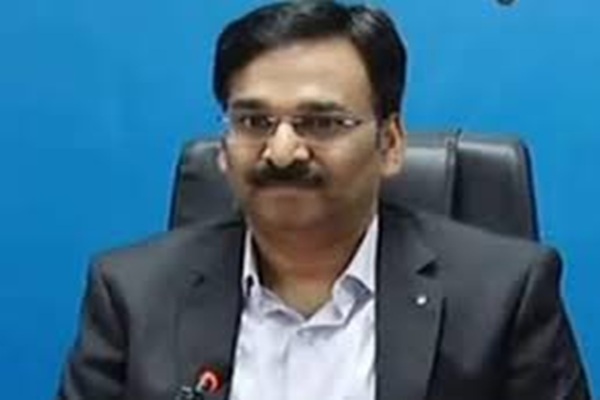 जेल में बंद निलंबित IAS विनय चौबे के रिश्तेदारों के खातों में लाखों के संदिग्ध लेन-देन