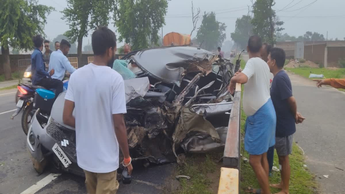 गिरिडीह : ट्रक ने कार में मारी टक्कर, तीन की मौत, दो घायल