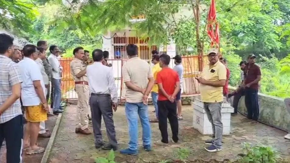 हजारीबाग : असामाजिक तत्वों ने भगवान की प्रतिमा को किया खंडित, तनावपूर्ण  माहौल