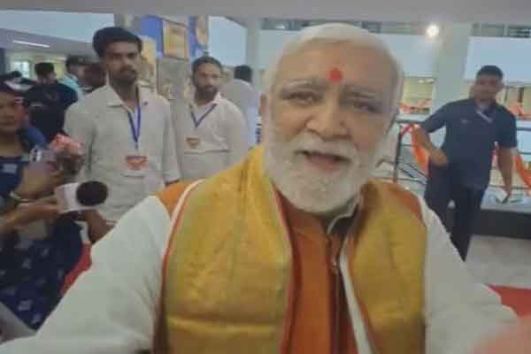 बिहार : BJP की बैठक में अश्विनी चौबे को मंच पर नहीं मिली कुर्सी, बीच कार्यक्रम से निकले