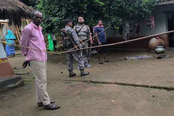 दुमका में डबल मर्डर, बुजुर्ग दंपति की हत्या, दो बेटियां घायल