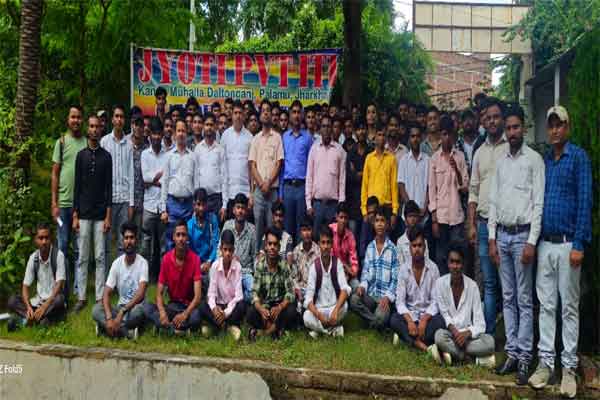 ज्योति ITI के 63 छात्रों का टाटा मोटर्स में चयन, कॉलेज प्रबंधन ने दी बधाई