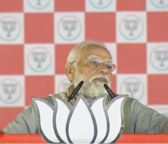 मुजफ्फरपुर में RJD-COG पर बरसे मोदी, कहा-वोट के लिए छठी मैया का अपमान बिहार बर्दाश्त नहीं करेगा