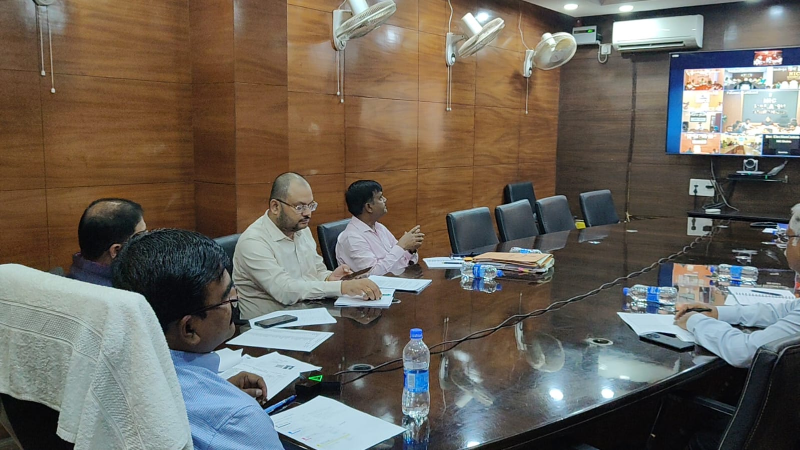 SIR को लेकर CEO की समीक्षा बैठक, पैतृक मैपिंग कार्य तेजी और त्रुटिरहित पूरी करने का निर्देश