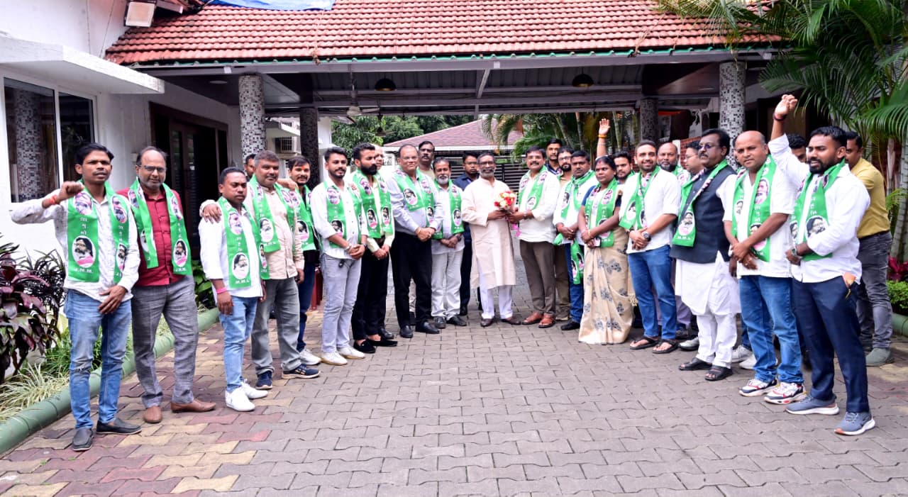 पूर्वी सिंहभूम में BJP को बड़ा झटका, कई वरिष्ठ नेताओं ने थामा JMM का दामन