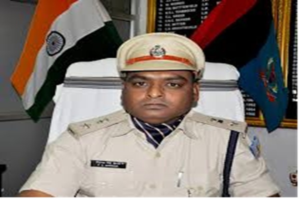 दुमका : पत्रकार से मारपीट-बदसलूकी मामले में एसपी ने थानेदार को किया सस्पेंड