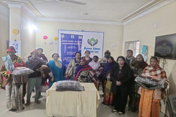 रांची :  इनर व्हील क्लब ने कैंसर मरीजों के बीच बांटे कंबल-तकिये