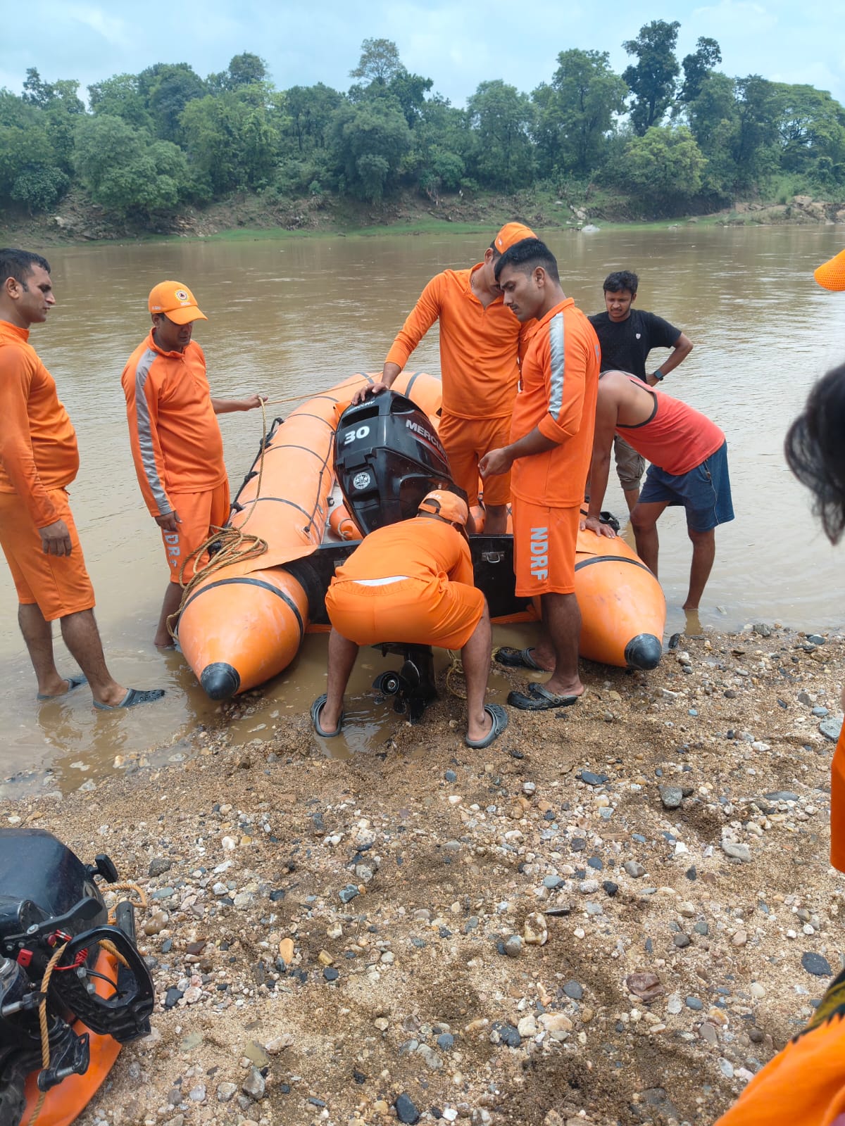 भैरवी नदी में डूबे युवक का तीन दिन बाद भी नहीं मिला सुराग, खोजबीन जारी