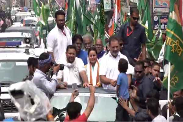 वोटर अधिकार यात्रा का अंतिम दिन, सारण में अखिलेश-रोहिणी हुए शामिल, तेजस्वी बोले - BJP घबराई हुई है