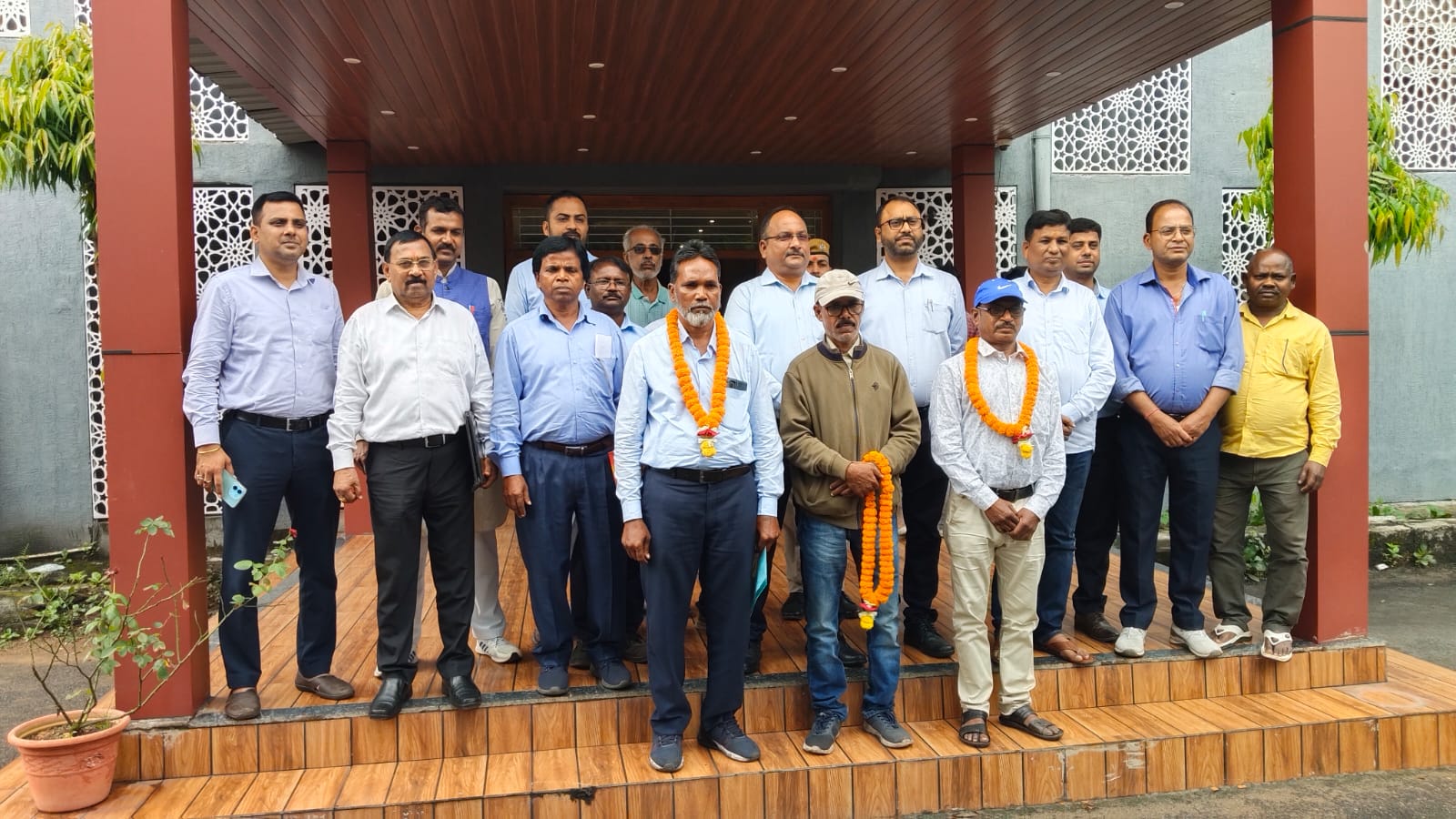 सीसीएल रजरप्पा के तीन कर्मियों को सम्मानित कर दी गई विदाई