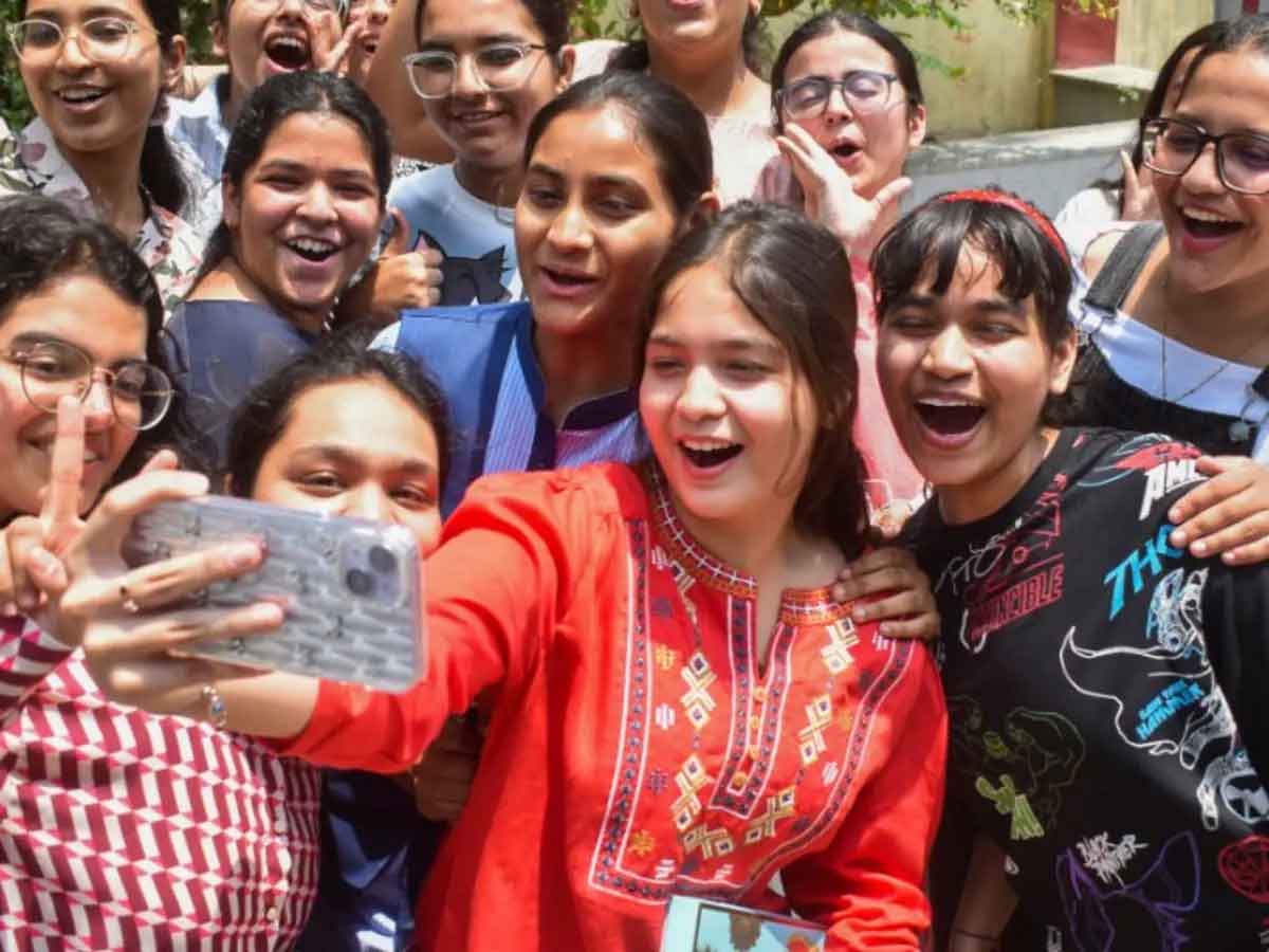 JAC BOARD RESULT :   साइंस-कॉमर्स में अति पिछड़ा वर्ग अव्वल, सभी वर्गों में लड़कियों का लड़कों से बेहतर प्रदर्शन