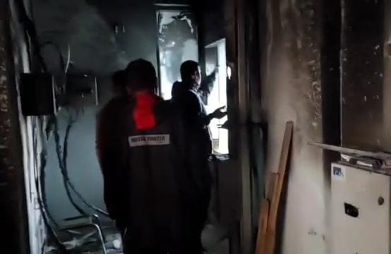 धनबाद समाहरणालय में शॉर्ट सर्किट से लगी आग, टला बड़ा हादसा