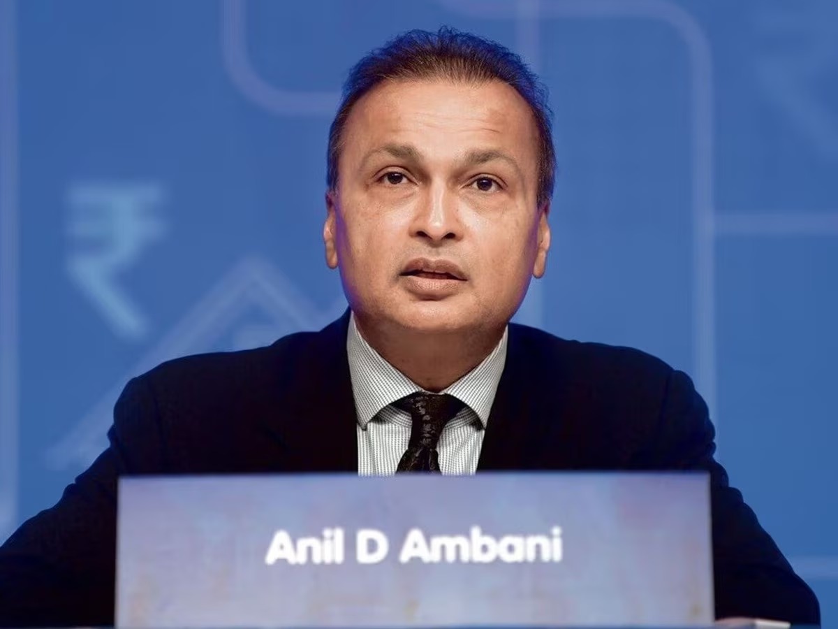 ईडी की कार्रवाई का असर, अनिल अंबानी की कंपनी के शेयरों में भारी गिरावट, 1,831 करोड़ की लगी चपत