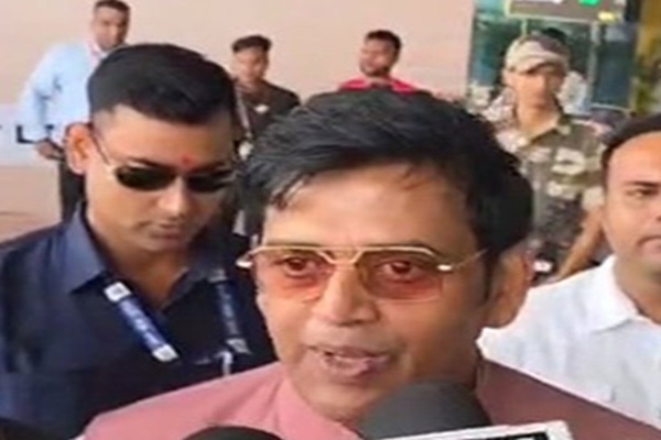 रवि किशन का राहुल गांधी पर तंज, बोले-सब वोट पकड़ने में लगे हैं, वे मछली पकड़ने में व्यस्त हैं