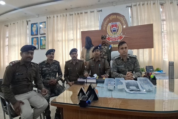 पलामू : सात साल से IAS अधिकारी बनकर ठगी करने वाले शातिर जालसाज को पुलिस ने दबोचा