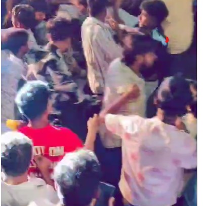 चक्रधरपुर :  दुर्गा पूजा विसर्जन जुलूस में चाकूबाजी, सात युवक घायल, एक गंभीर