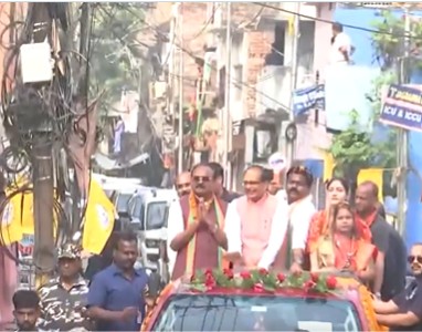 शिवराज सिंह चौहान का पटना में रोड शो, बोले-महागठबंधन के आधे लोग जेल में और आधे बेल पर हैं