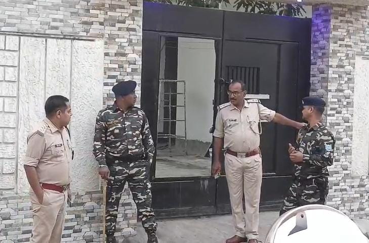 गैंगस्टर प्रिंस खान पर धनबाद पुलिस का शिकंजा, वासेपुर समेत कई ठिकानों पर छापेमारी